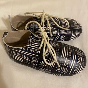 Monkey Feet 
Blue line serve & protect shoes 
Size 4-5Y